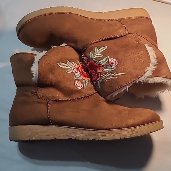 Rock and Candy Shoes - Women's Rock and Candy Embroidered Fur Lined Boots
